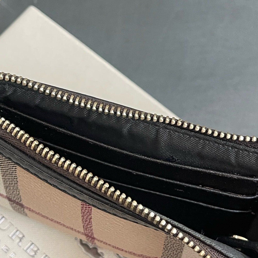 Burberry Haymarket Core Lindal Coin and Card Case - Picture 5 of 5